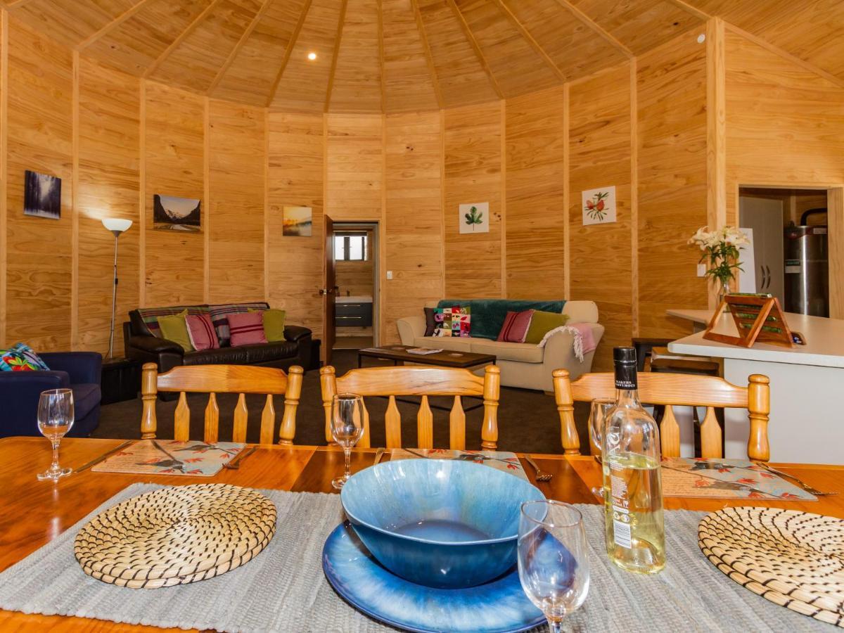 The Snowglobe - Ohakune Modern Yurt Style Chalet Eksteriør bilde
