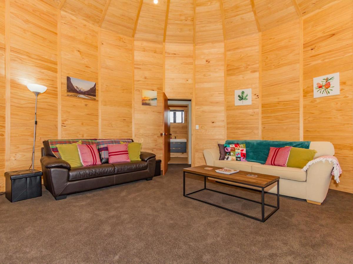 The Snowglobe - Ohakune Modern Yurt Style Chalet Eksteriør bilde